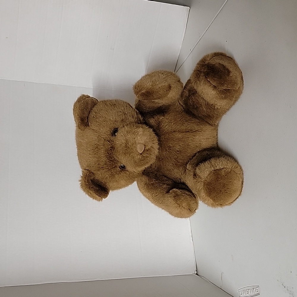 Vintage American Wego 12"sitting bear, brown.